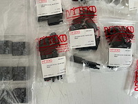 Partij diverse schakelklokken/schroefvoeten/printrelais/vrijloopdiode etc (782x) - afbeelding 3 van  16