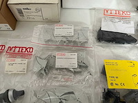 Partij diverse schakelklokken/schroefvoeten/printrelais/vrijloopdiode etc (782x) - afbeelding 7 van  16