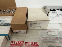 Partij diverse schakelklokken/schroefvoeten/printrelais/vrijloopdiode etc (782x) - afbeelding 14 van  16