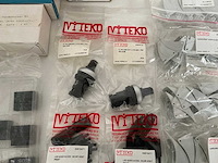 Partij diverse schakelklokken/schroefvoeten/printrelais/vrijloopdiode etc (782x) - afbeelding 15 van  16