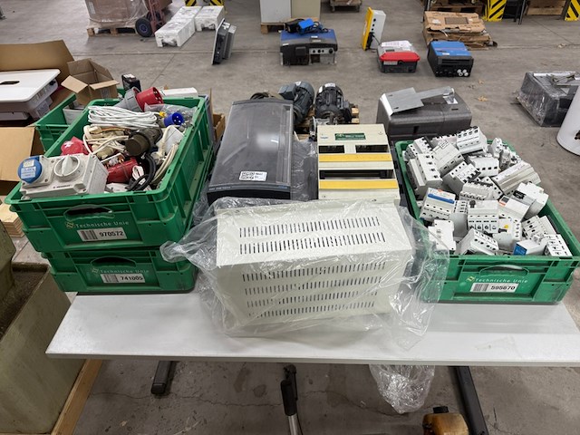 Partij diverse schakelmateriaal o.a. hager, emat - afbeelding 2 van  6