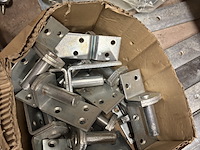 Partij diverse scharnieren en deurtoebehoren - afbeelding 6 van  17