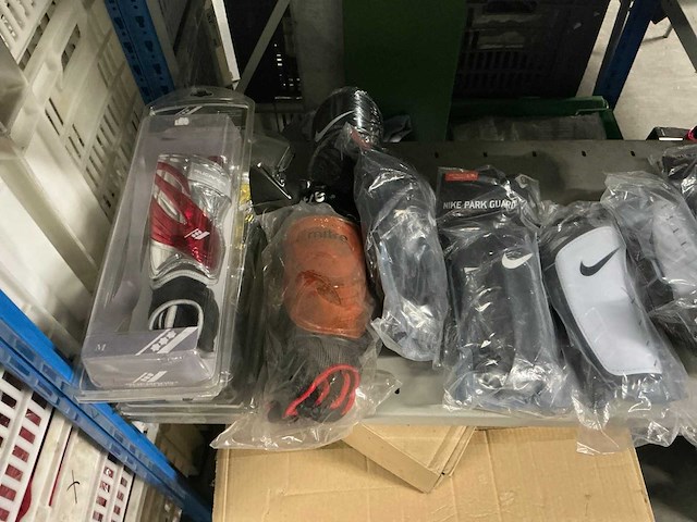Partij diverse scheenbeschermers adidas/nike/puma/etc (269x) - afbeelding 2 van  24