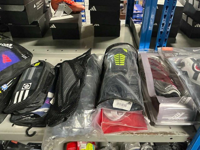 Partij diverse scheenbeschermers adidas/nike/puma/etc (269x) - afbeelding 6 van  24