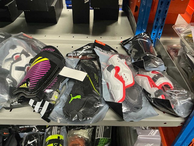 Partij diverse scheenbeschermers adidas/nike/puma/etc (269x) - afbeelding 8 van  24