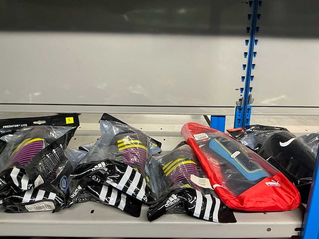 Partij diverse scheenbeschermers adidas/nike/puma/etc (269x) - afbeelding 11 van  24