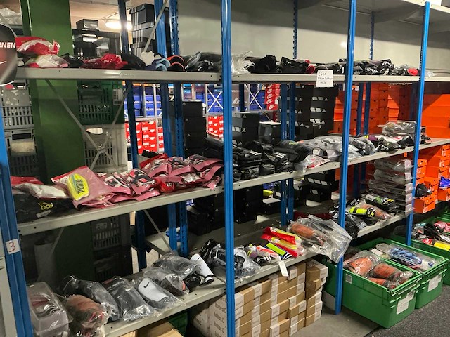 Partij diverse scheenbeschermers adidas/nike/puma/etc (269x) - afbeelding 1 van  24
