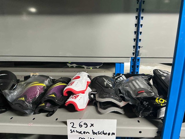 Partij diverse scheenbeschermers adidas/nike/puma/etc (269x) - afbeelding 14 van  24