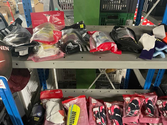 Partij diverse scheenbeschermers adidas/nike/puma/etc (269x) - afbeelding 17 van  24