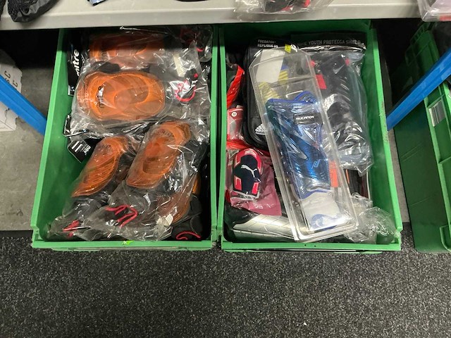 Partij diverse scheenbeschermers adidas/nike/puma/etc (269x) - afbeelding 12 van  24