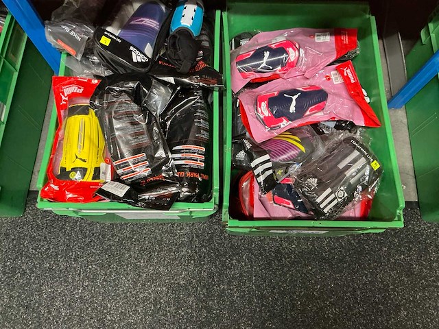 Partij diverse scheenbeschermers adidas/nike/puma/etc (269x) - afbeelding 18 van  24