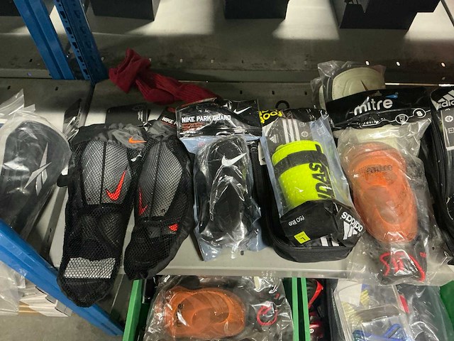 Partij diverse scheenbeschermers adidas/nike/puma/etc (269x) - afbeelding 21 van  24