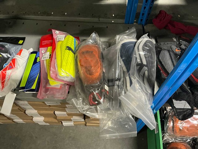 Partij diverse scheenbeschermers adidas/nike/puma/etc (269x) - afbeelding 22 van  24