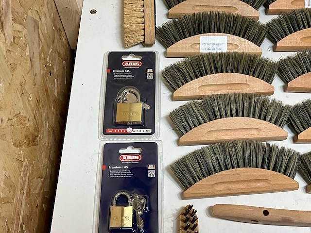 Partij diverse schilderstoebehoren (60x) - afbeelding 13 van  16