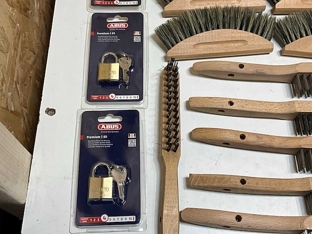 Partij diverse schilderstoebehoren (60x) - afbeelding 14 van  16