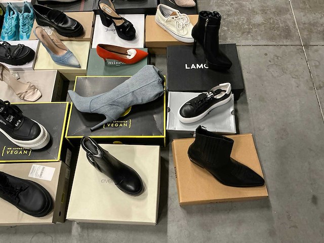 Partij diverse schoenen (63x) - afbeelding 9 van  14