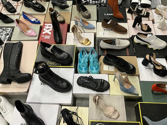 Partij diverse schoenen (63x) - afbeelding 11 van  14