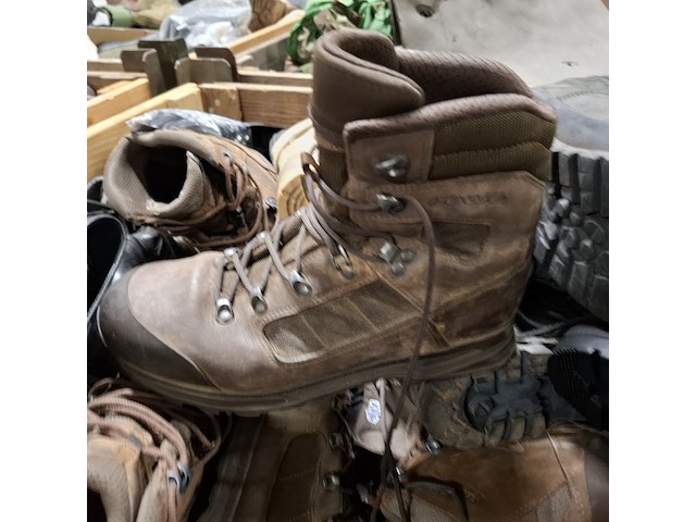 Partij diverse schoenen defensie, meindl /lowa /defensie/haix, van alles - afbeelding 2 van  11