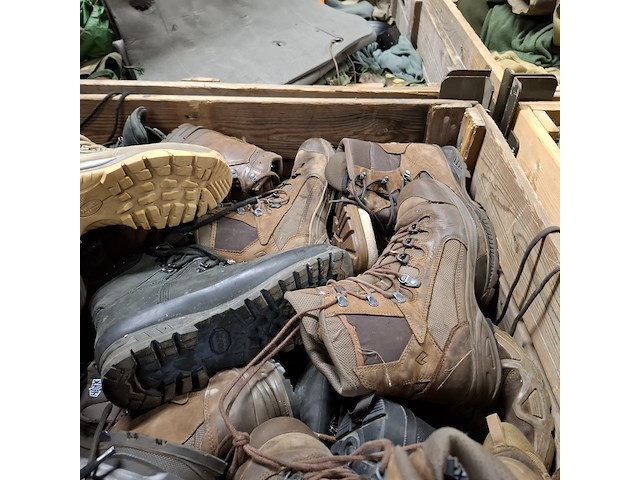 Partij diverse schoenen defensie, meindl /lowa /defensie/haix, van alles - afbeelding 3 van  11