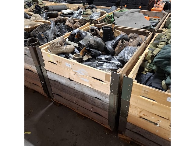 Partij diverse schoenen defensie, meindl /lowa /defensie/haix, van alles - afbeelding 1 van  11