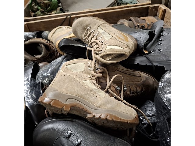 Partij diverse schoenen defensie, meindl /lowa /defensie/haix, van alles - afbeelding 8 van  11