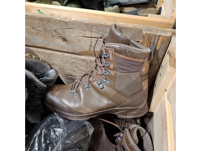 Partij diverse schoenen defensie, meindl /lowa /defensie/haix, van alles - afbeelding 10 van  11