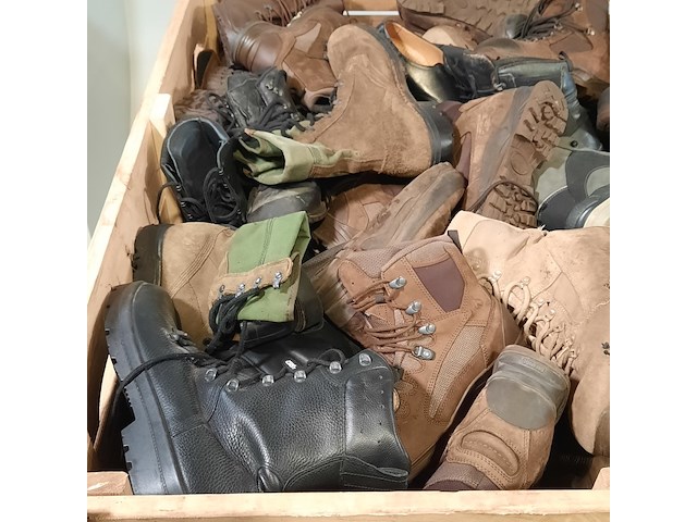 Partij diverse schoenen - afbeelding 9 van  12