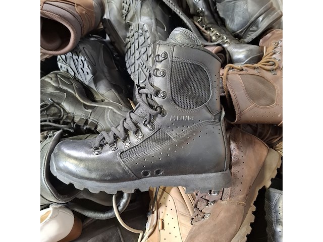 Partij diverse schoenen - afbeelding 2 van  13