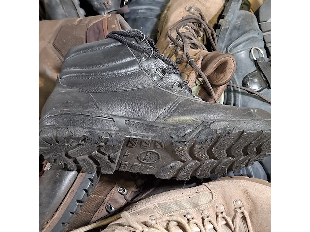 Partij diverse schoenen - afbeelding 3 van  15