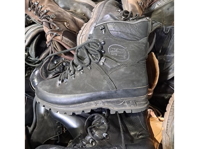 Partij diverse schoenen - afbeelding 2 van  13