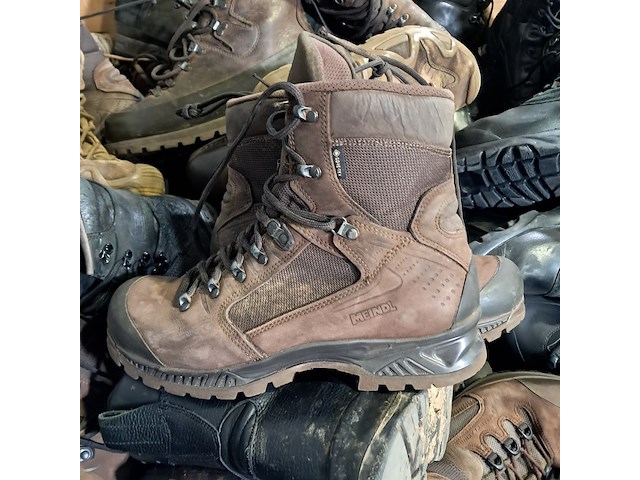 Partij diverse schoenen - afbeelding 7 van  13