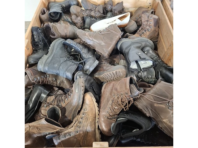 Partij diverse schoenen - afbeelding 2 van  13