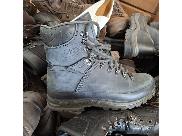 Partij diverse schoenen - afbeelding 4 van  13