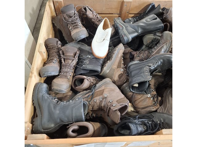 Partij diverse schoenen - afbeelding 7 van  13