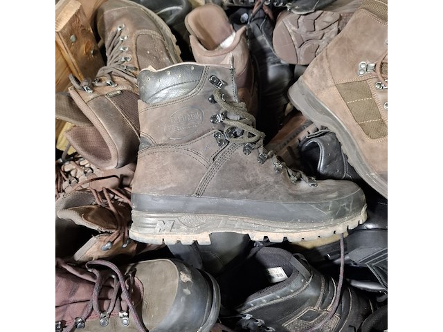 Partij diverse schoenen - afbeelding 9 van  13