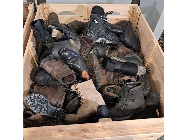 Partij diverse schoenen - afbeelding 9 van  16