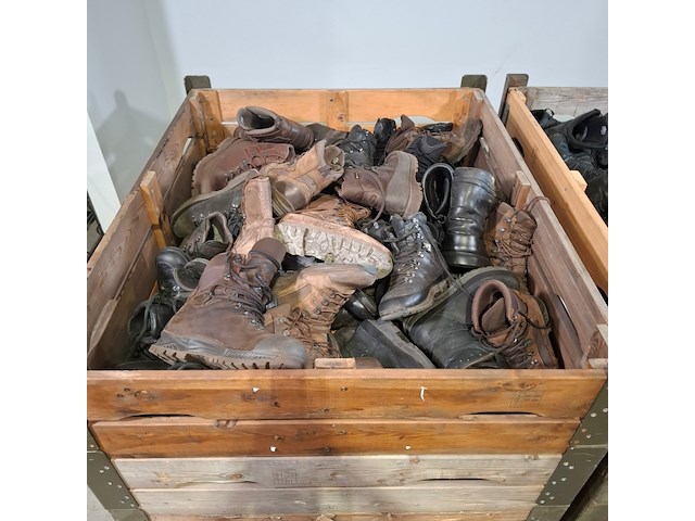 Partij diverse schoenen - afbeelding 7 van  14