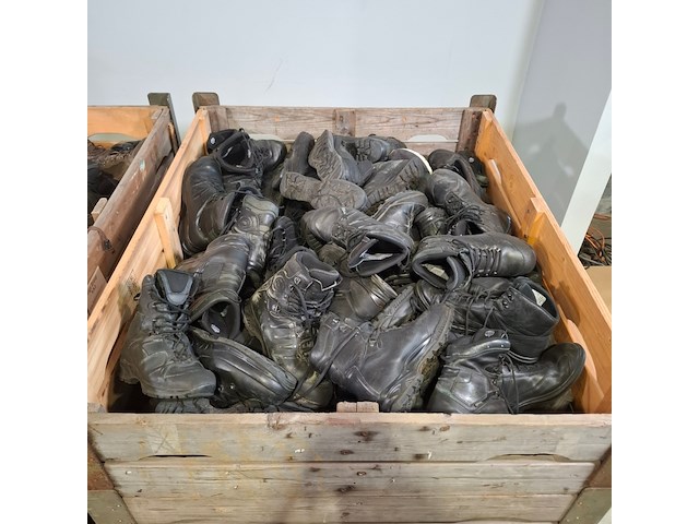 Partij diverse schoenen - afbeelding 8 van  14
