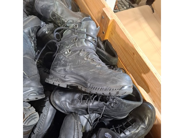 Partij diverse schoenen - afbeelding 10 van  14