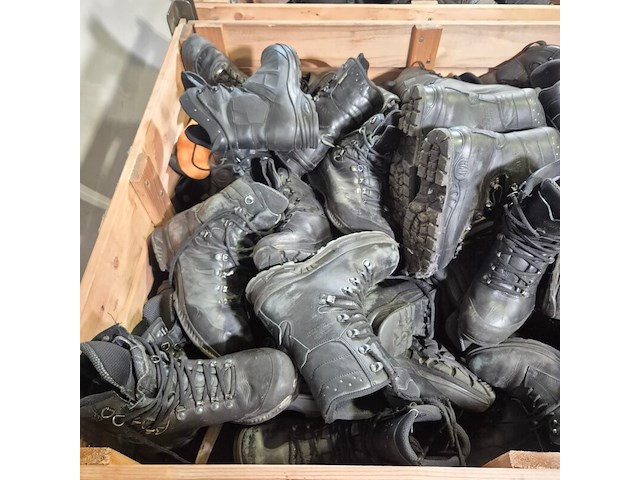 Partij diverse schoenen - afbeelding 5 van  13