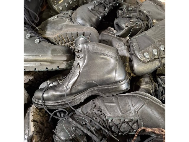 Partij diverse schoenen - afbeelding 2 van  15