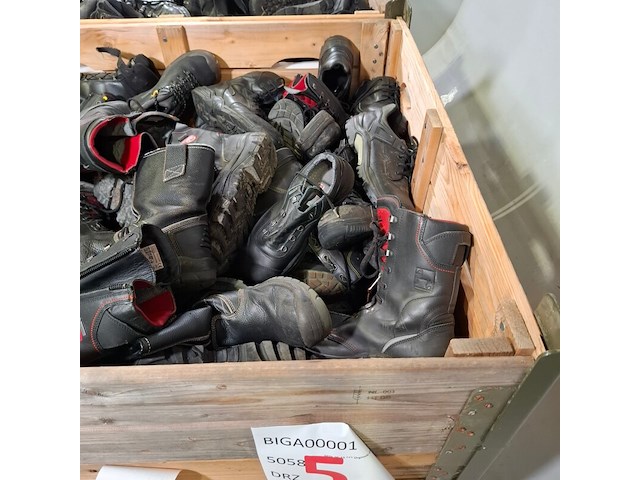Partij diverse schoenen - afbeelding 7 van  15