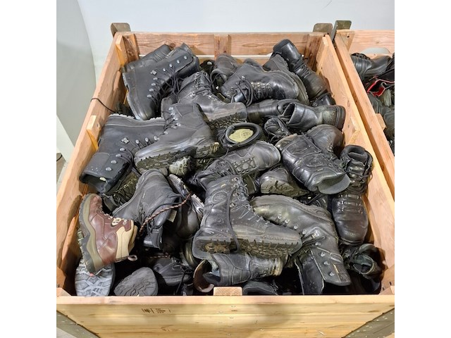 Partij diverse schoenen - afbeelding 8 van  15