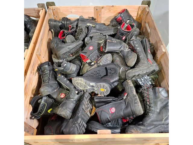 Partij diverse schoenen - afbeelding 9 van  15