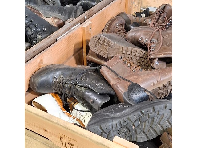 Partij diverse schoenen - afbeelding 4 van  13