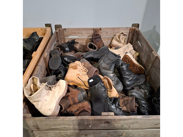 Partij diverse schoenen - afbeelding 7 van  14