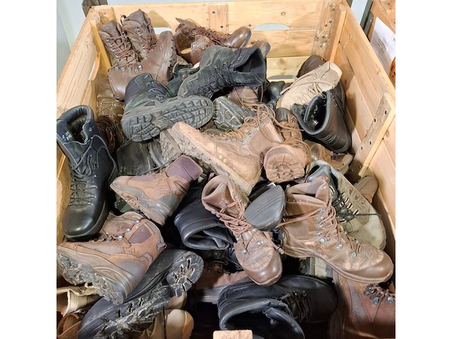 Partij diverse schoenen - afbeelding 7 van  14