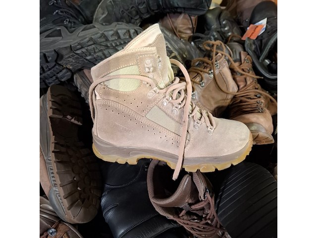 Partij diverse schoenen - afbeelding 9 van  14
