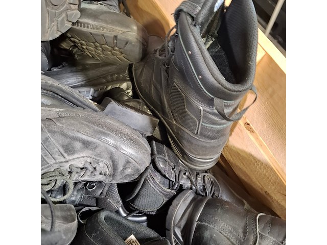 Partij diverse schoenen - afbeelding 2 van  14