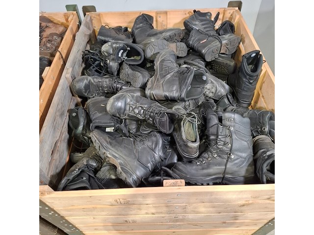 Partij diverse schoenen - afbeelding 7 van  14